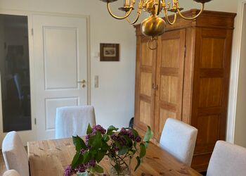 Terrassenblick Esstisch im Wohnbereich Foto © Pia Boni